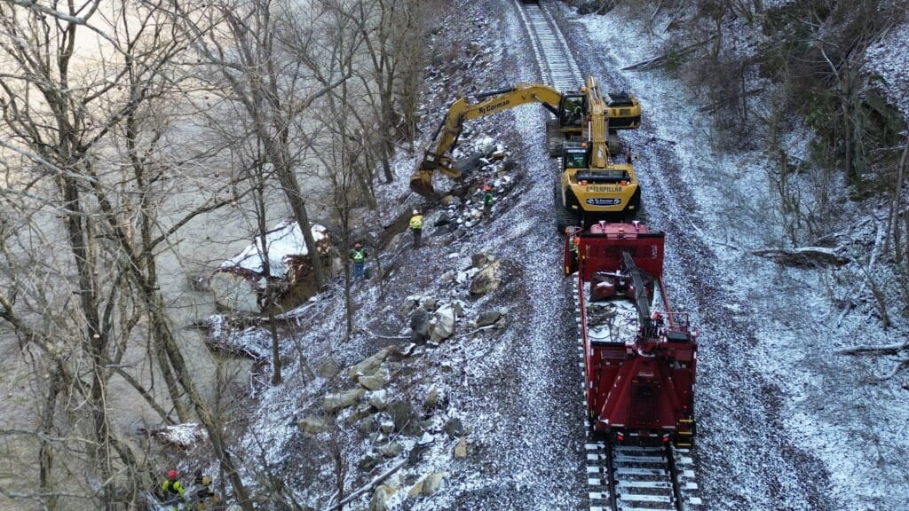 RJ Corman moves giant oil tank