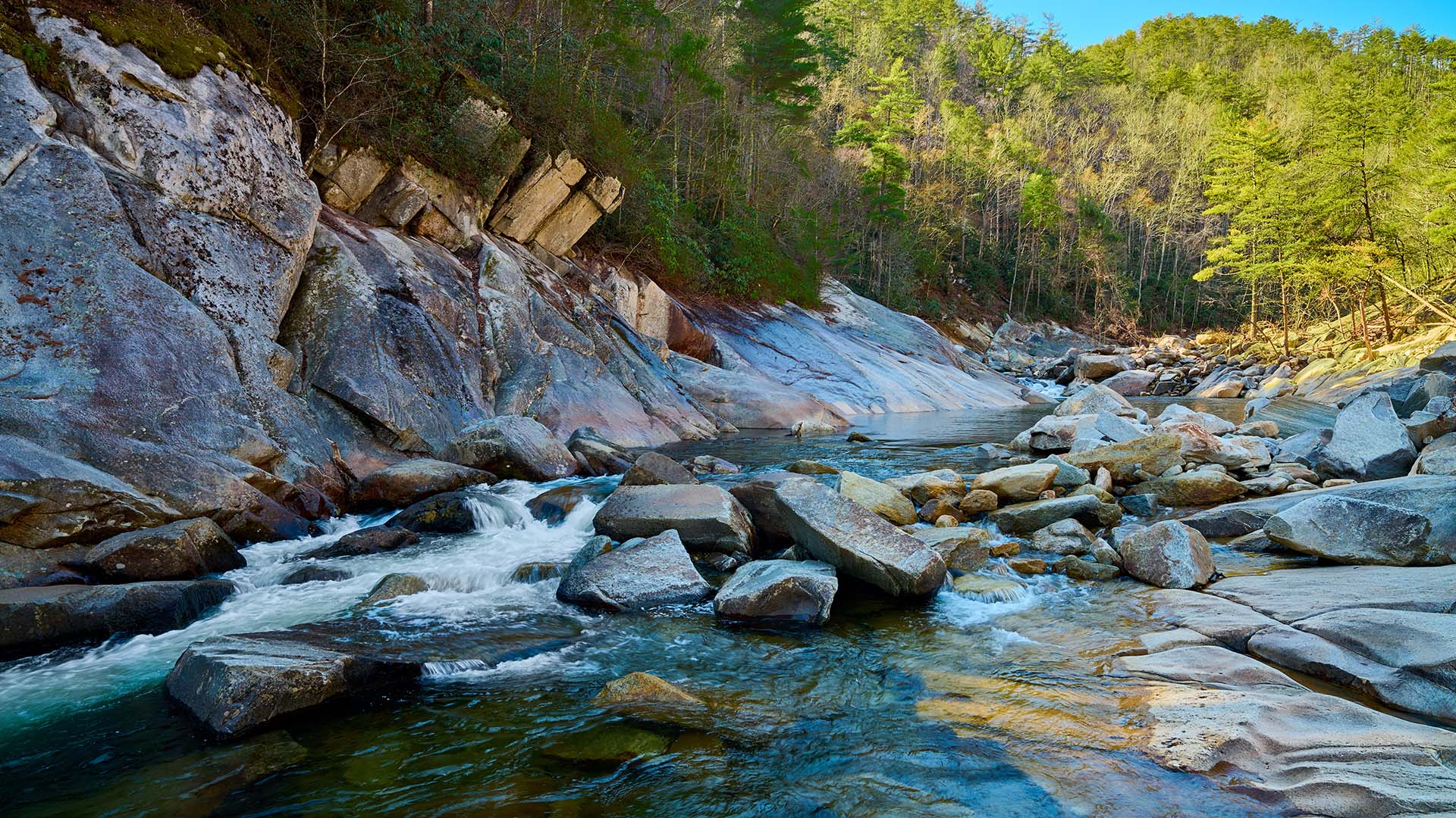 Rocky shores of Wilson Creek